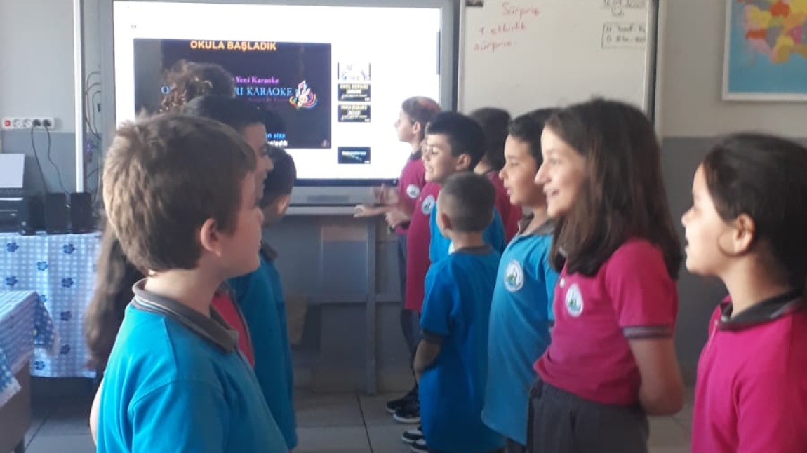 4/B Sınıfı Müzik Dersinde Ayna Etkinliği